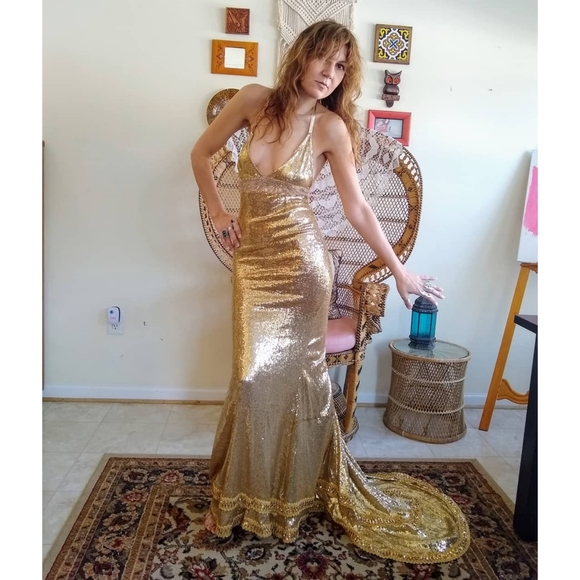 Liquid gold 90s sequin gown with train - Picture 5 of 6